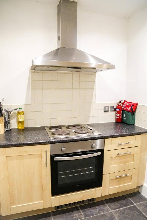 Serviced Apartment In Liverpool City Centre - Free Parking - Balcony - By Happy Days Bagian luar foto