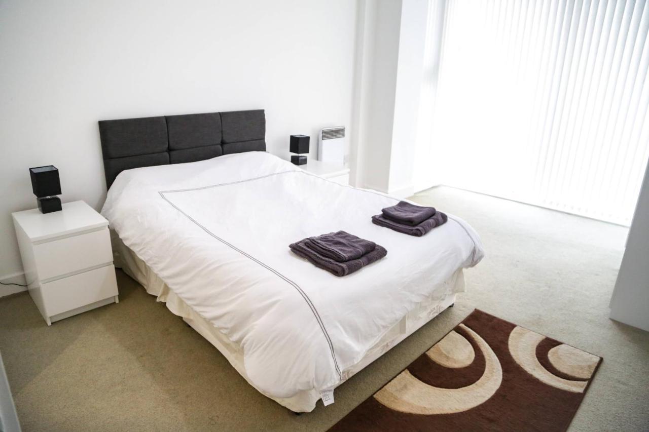 Serviced Apartment In Liverpool City Centre - Free Parking - Balcony - By Happy Days Bagian luar foto