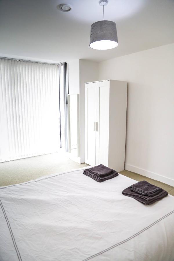 Serviced Apartment In Liverpool City Centre - Free Parking - Balcony - By Happy Days Bagian luar foto