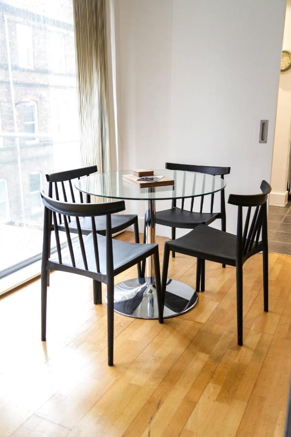 Serviced Apartment In Liverpool City Centre - Free Parking - Balcony - By Happy Days Bagian luar foto